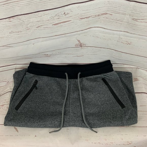 Verde Mens Medium Gray Shorts With Zipper Pockets - Picture 4 of 6